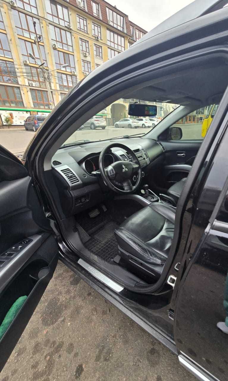 автомобіль Міцубіші