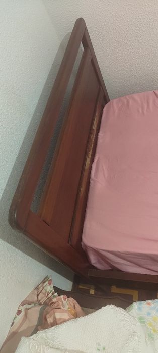 Vendo tudo cama com colchão