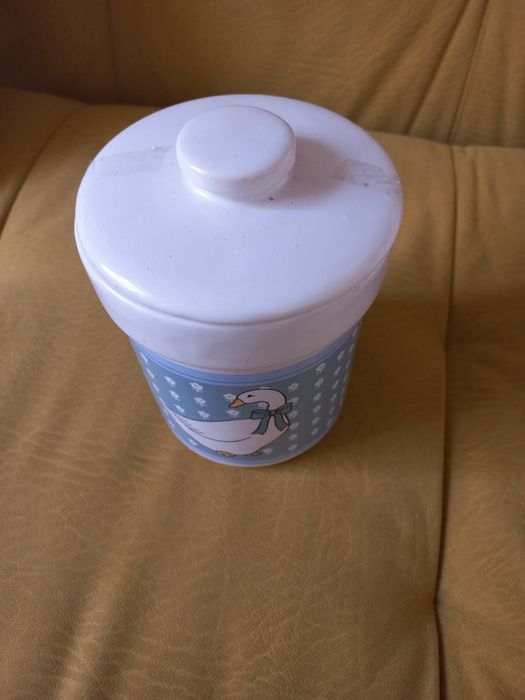Peça  decorativa  em loiça. Impecável