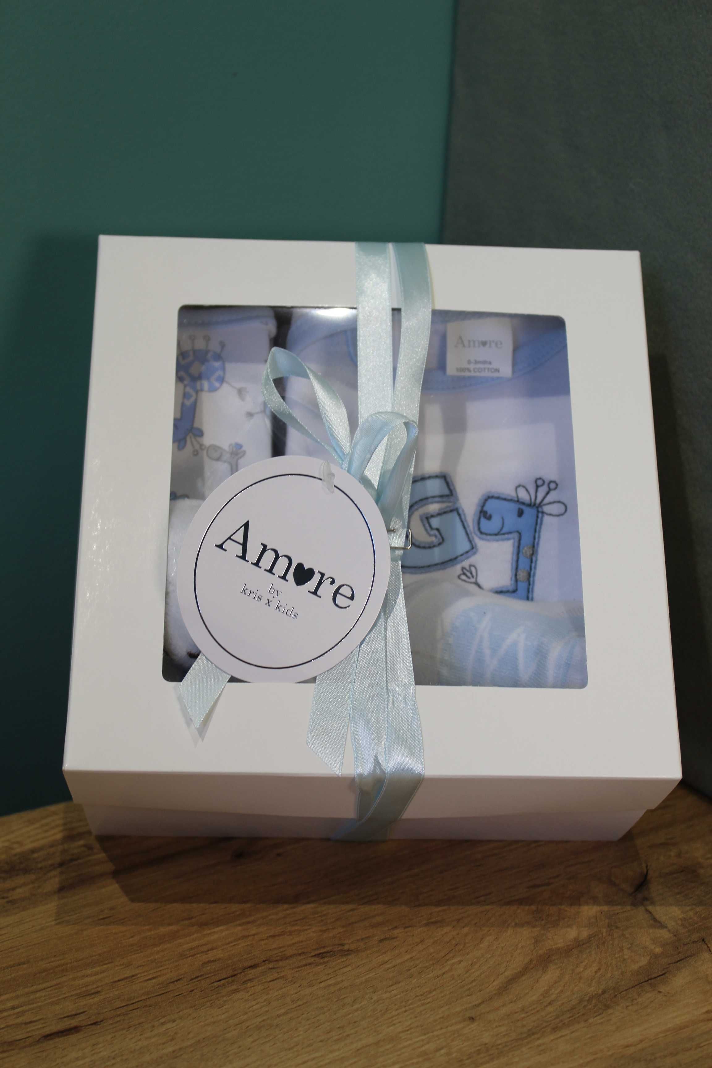 Подарунковий набір із 4 предметів (0-3 місяці) Amore by Kris x Kids
