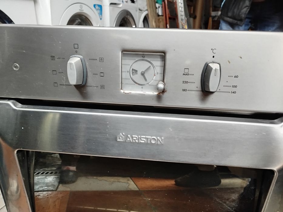 Forno elétrico embutido Ariston