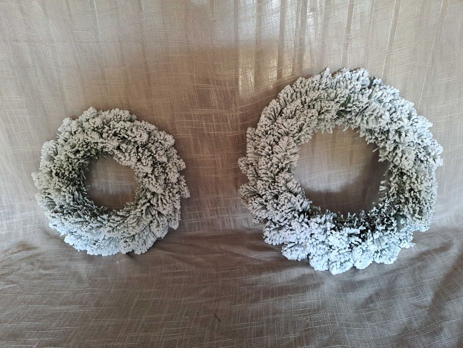 Śnieżone  świąteczne   dekoracje   Wianki , Girlandy , Choinki