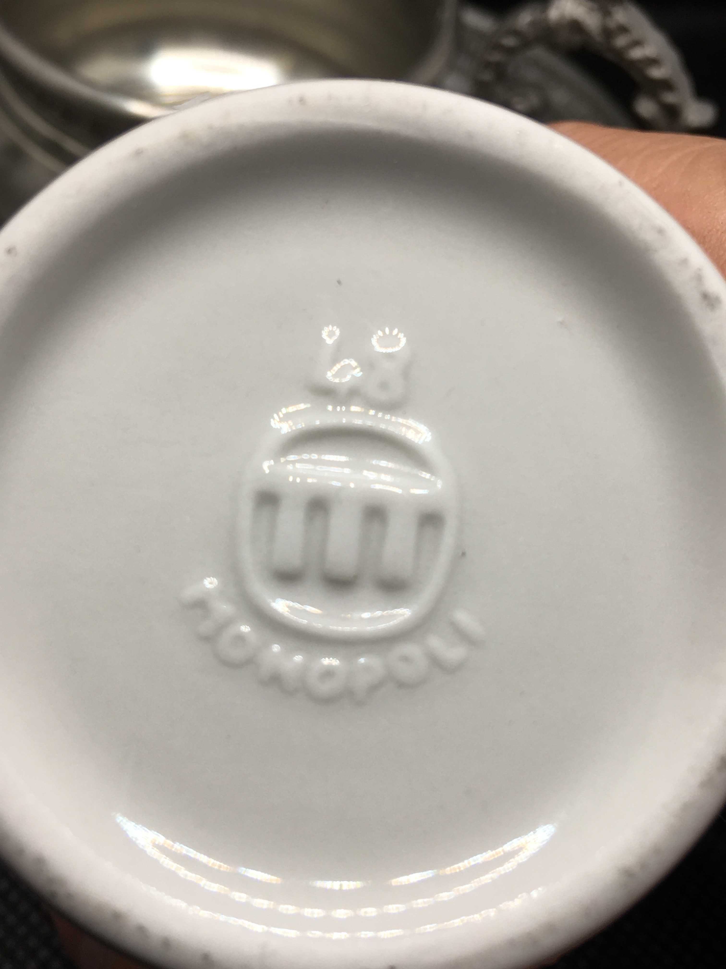 Stara porcelanowa filiżanka MONOPOLI w cynowym koszyczku  z CYNY 95%