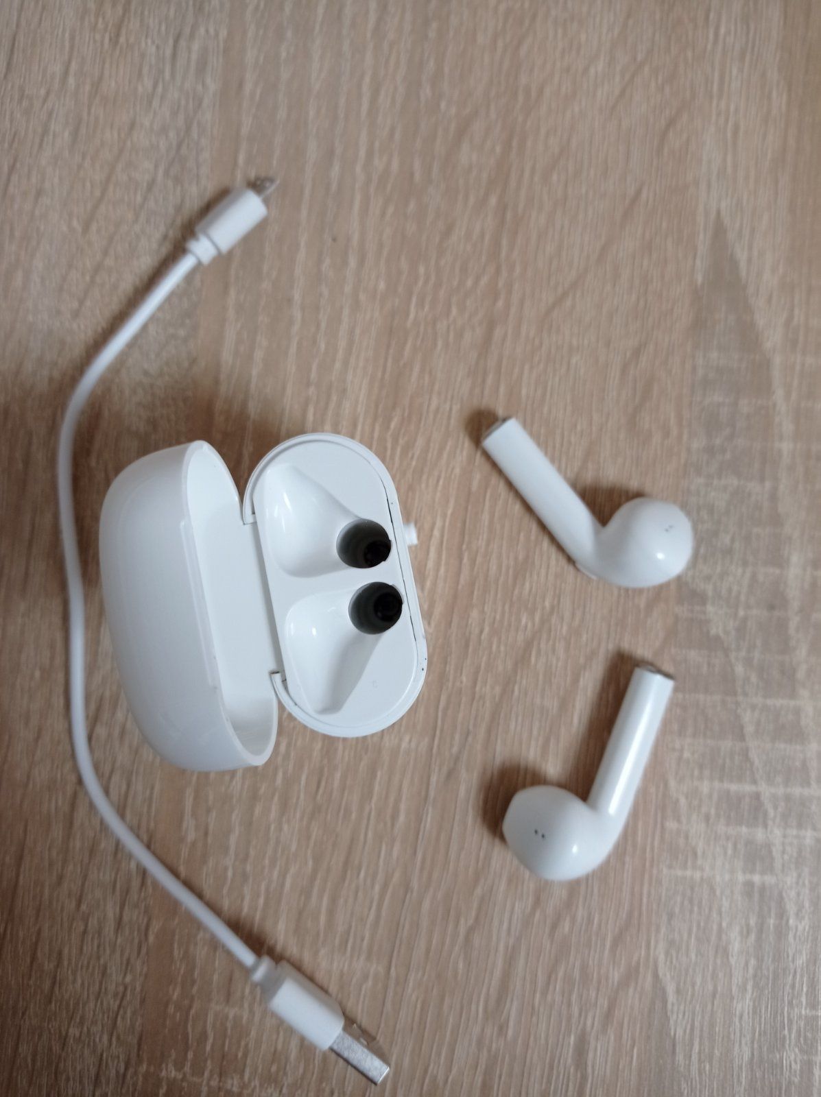 Безпровідні Bluetooth навушники AirPods .