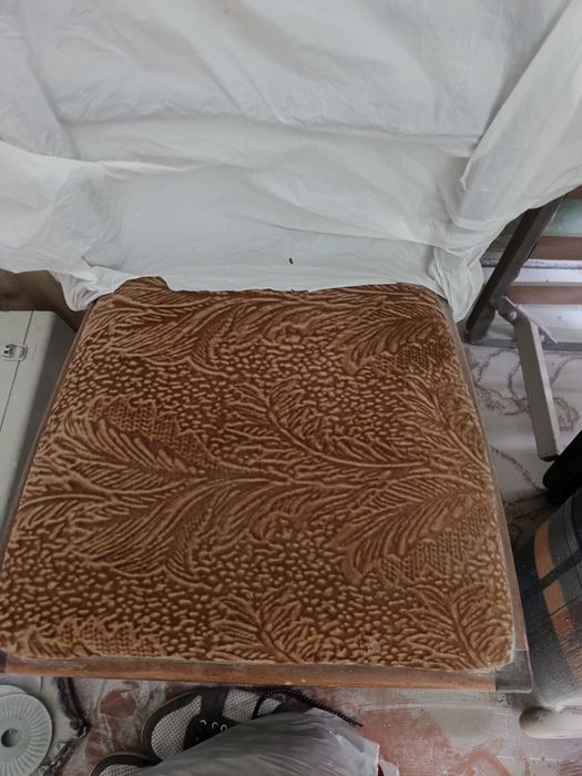 Продам стільці 4 штуки