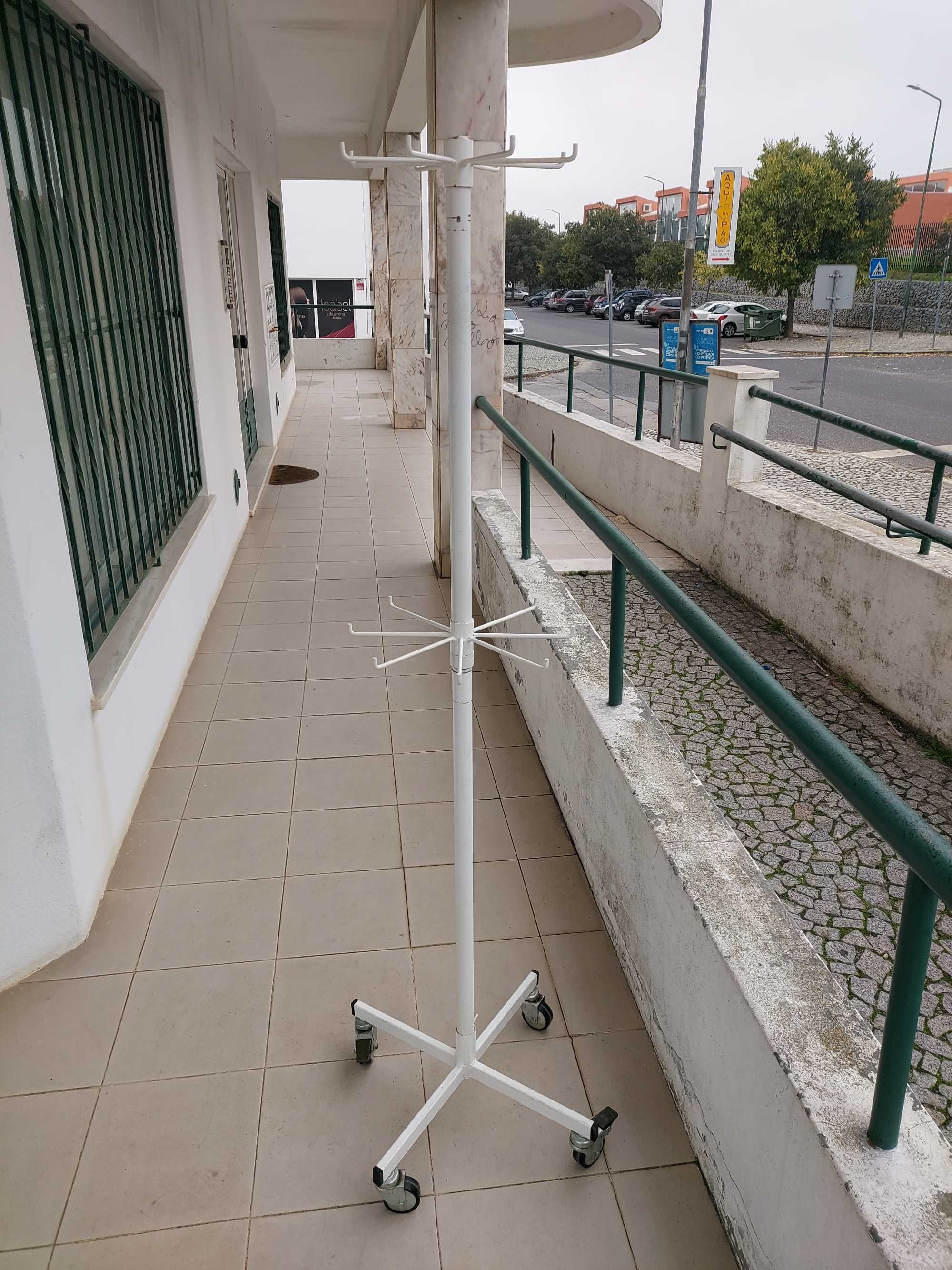 Expositor metálico