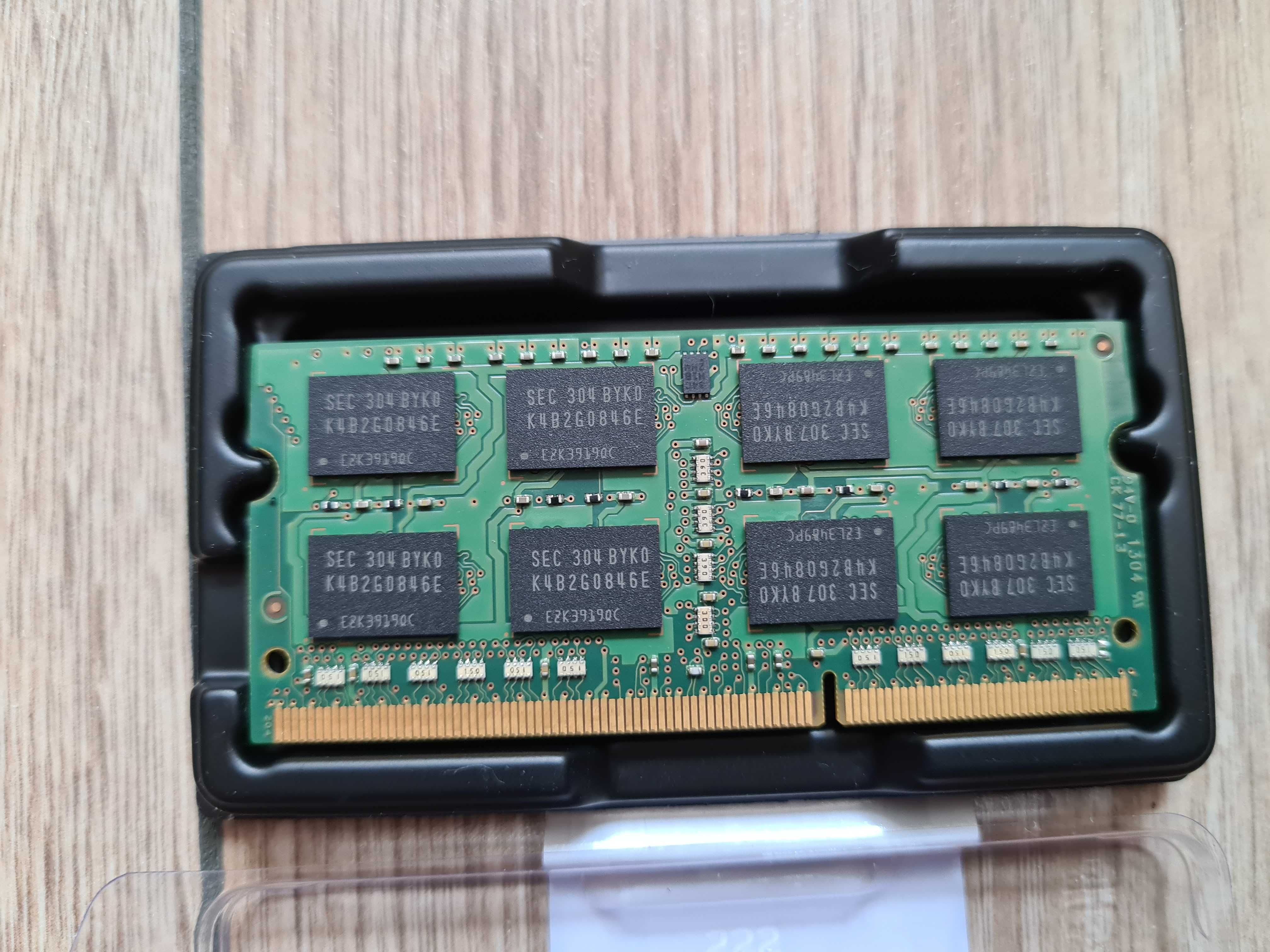 Pamięć RAM DDR3 4GB firmy SAMSUNG (2Rx8 PC3L 12800S-11-11-F3)