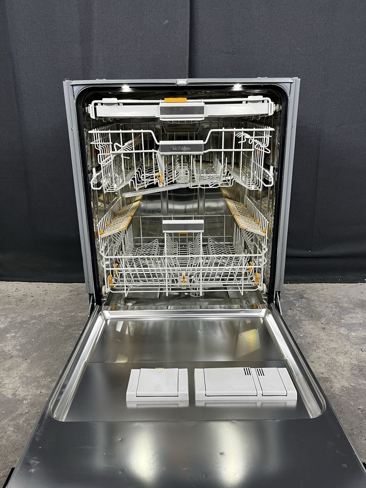 Посудомийна машина Miele XXL вбудована з підсвіткою та WiFi