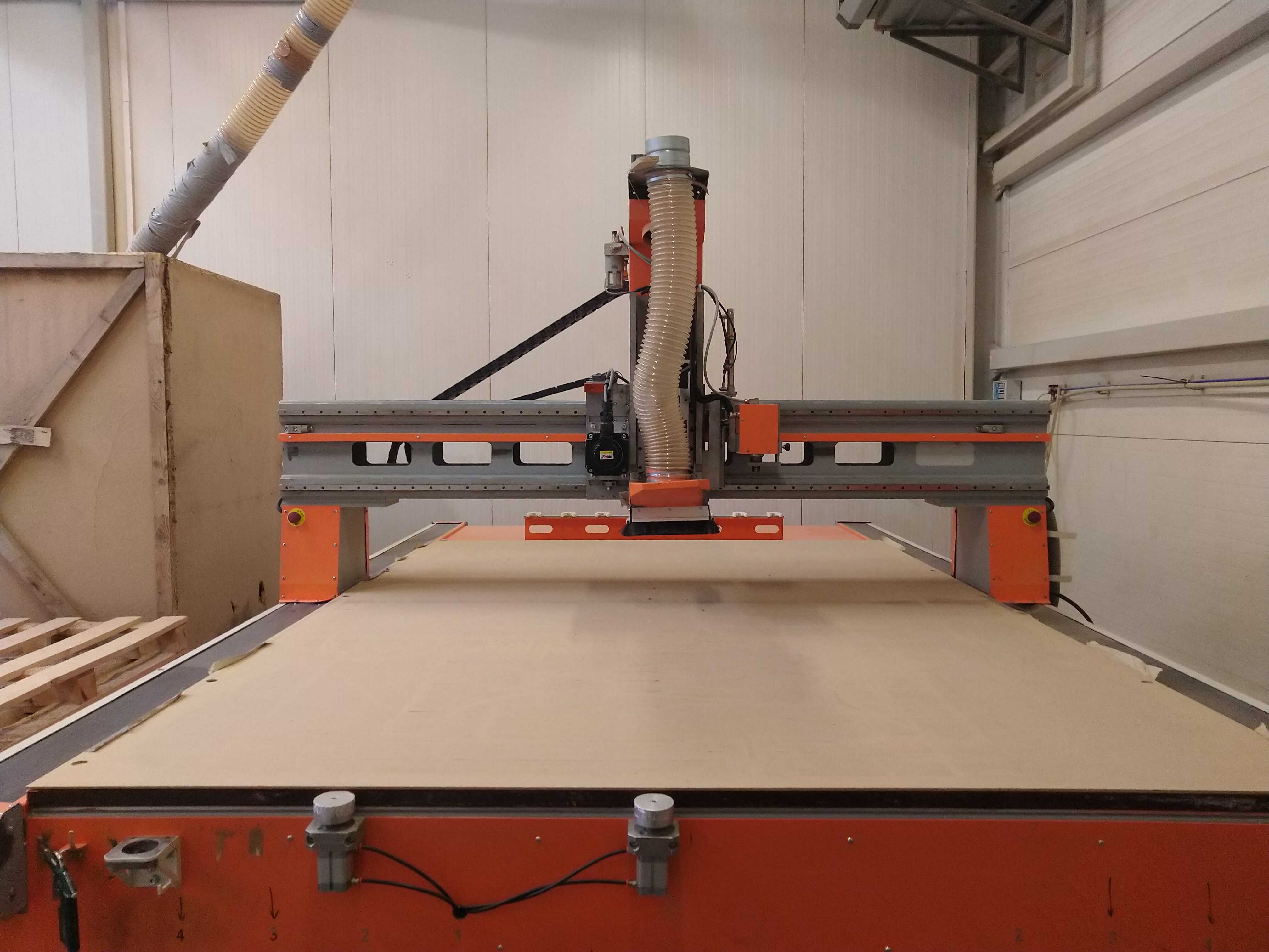 Frezarka CNC INFOTEC 3121 centrum frezarskie z pompą i dod. wrzecionem