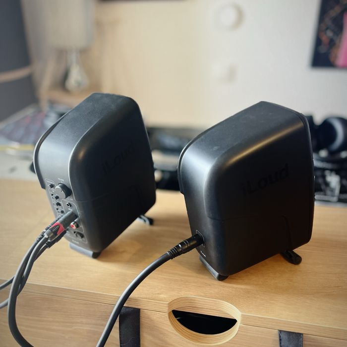 Ik multimedia i loud micro monitors