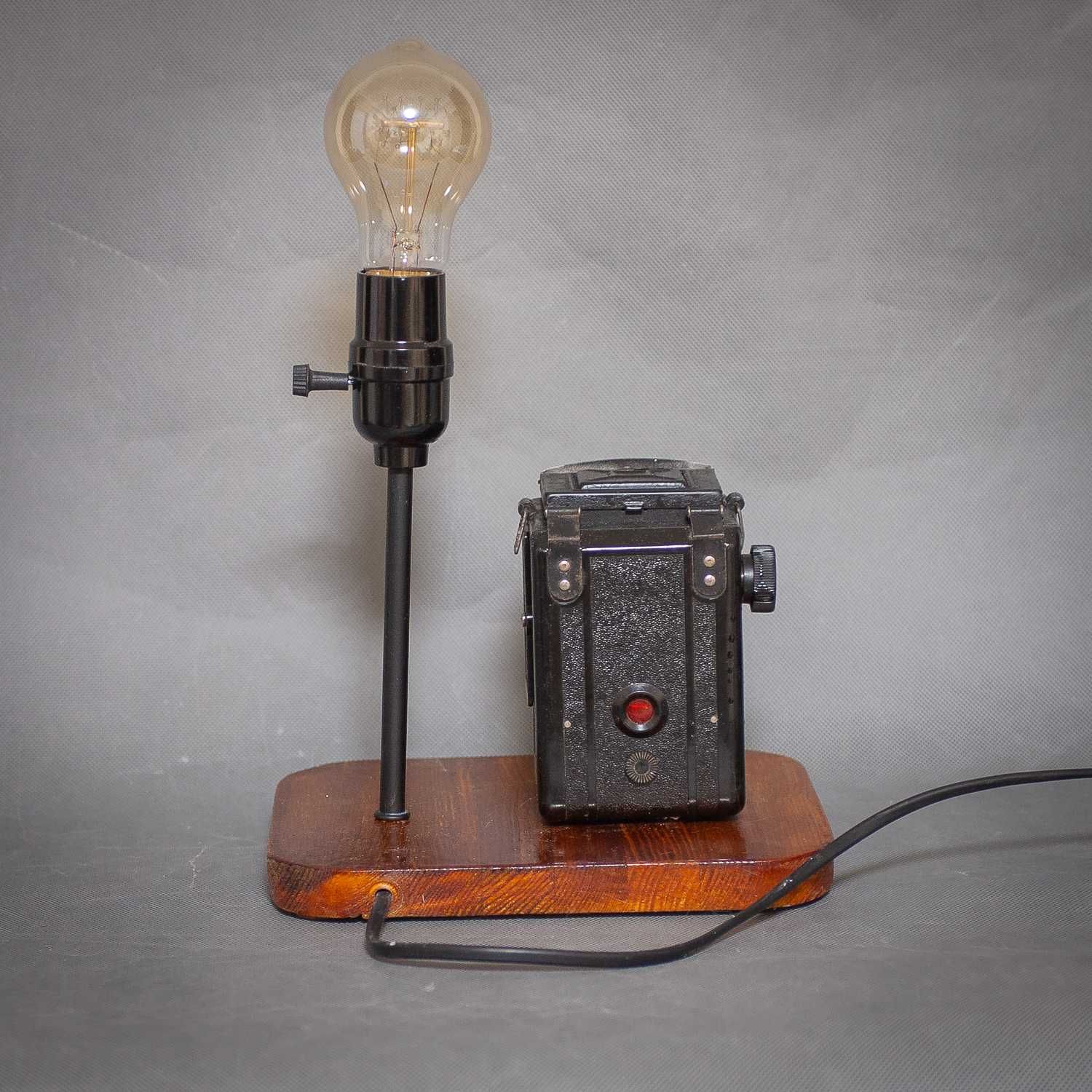 Оригинальный и креативный светильник в стиле Лофт с  лампой Эдиссона.