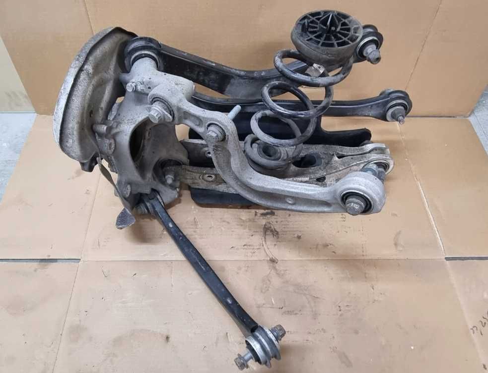 zawieszenie tylne zwrotnica piasta wachacz AUDI RS4 B9 RS5 8W0