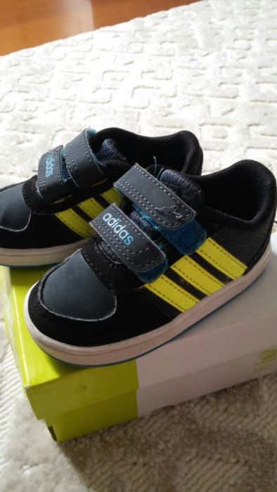 Sapatilhas adidas 19