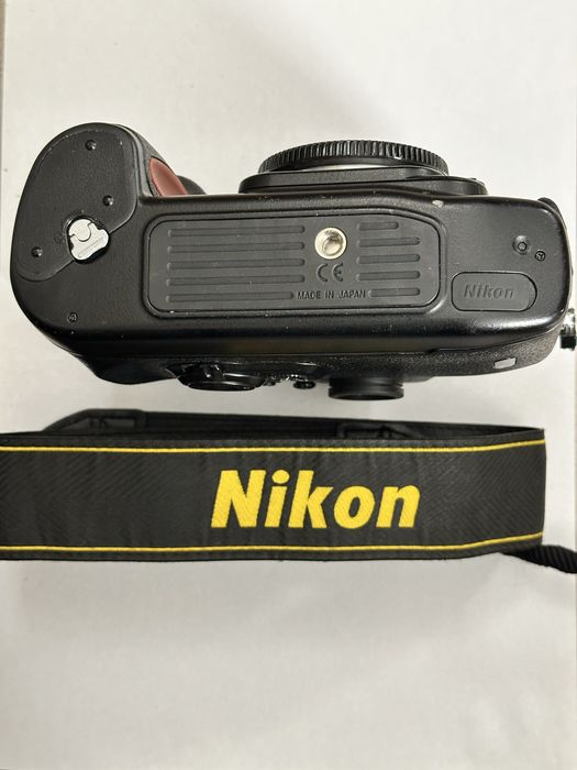 Nikon F100 . Nikon F100