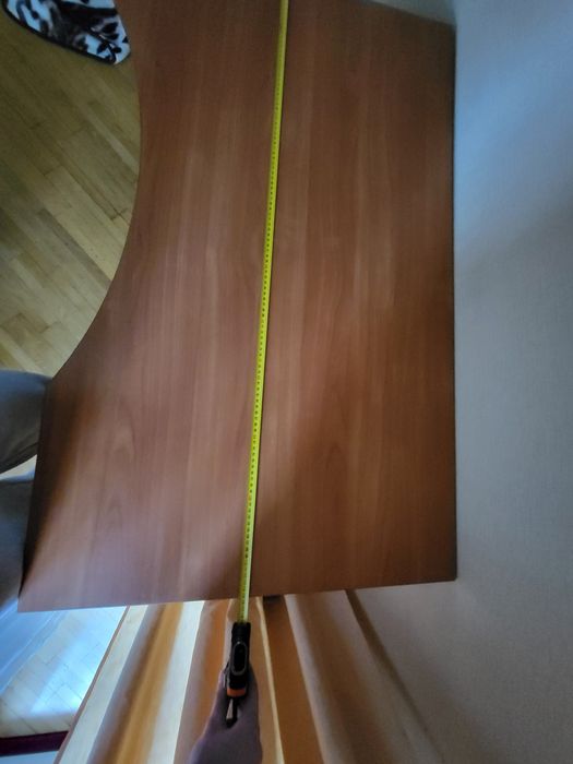 Дерев'яний письмовий стіл