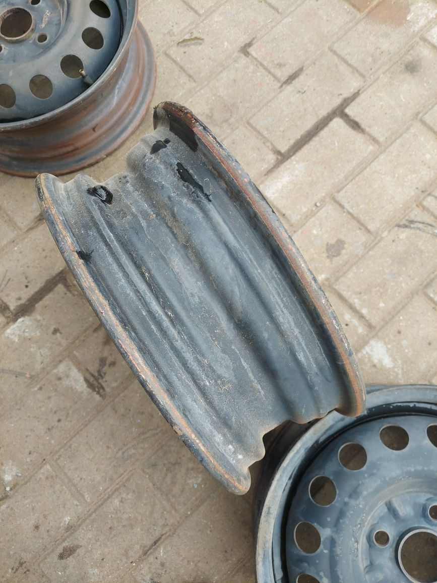 Felgi stalowe 4x100 Toyota Aygo Citroen C1 Peugeot 107 4.5 X 14 ET39