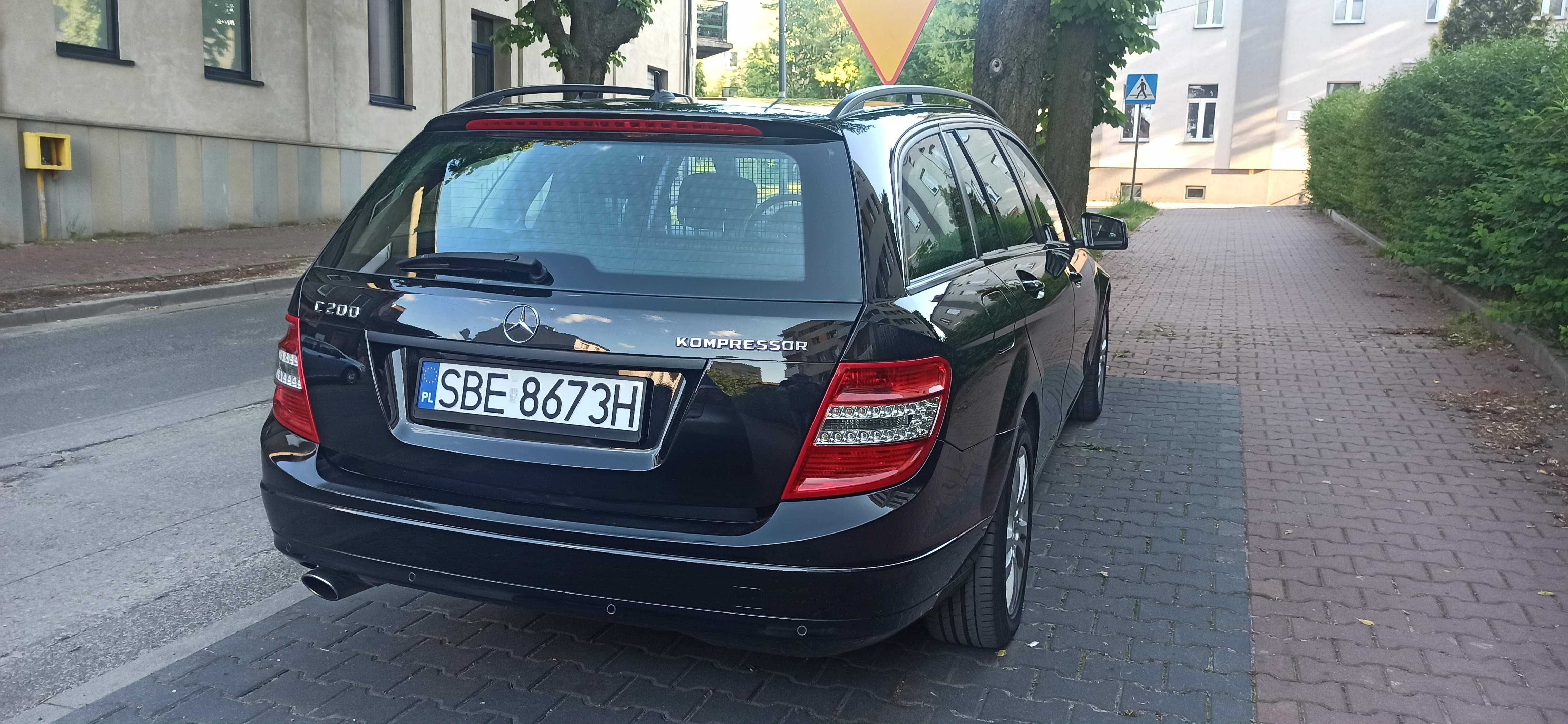 Mercedes W204 kombi C200 kompessor oryginalny lakier bezwypadkowe NAVI