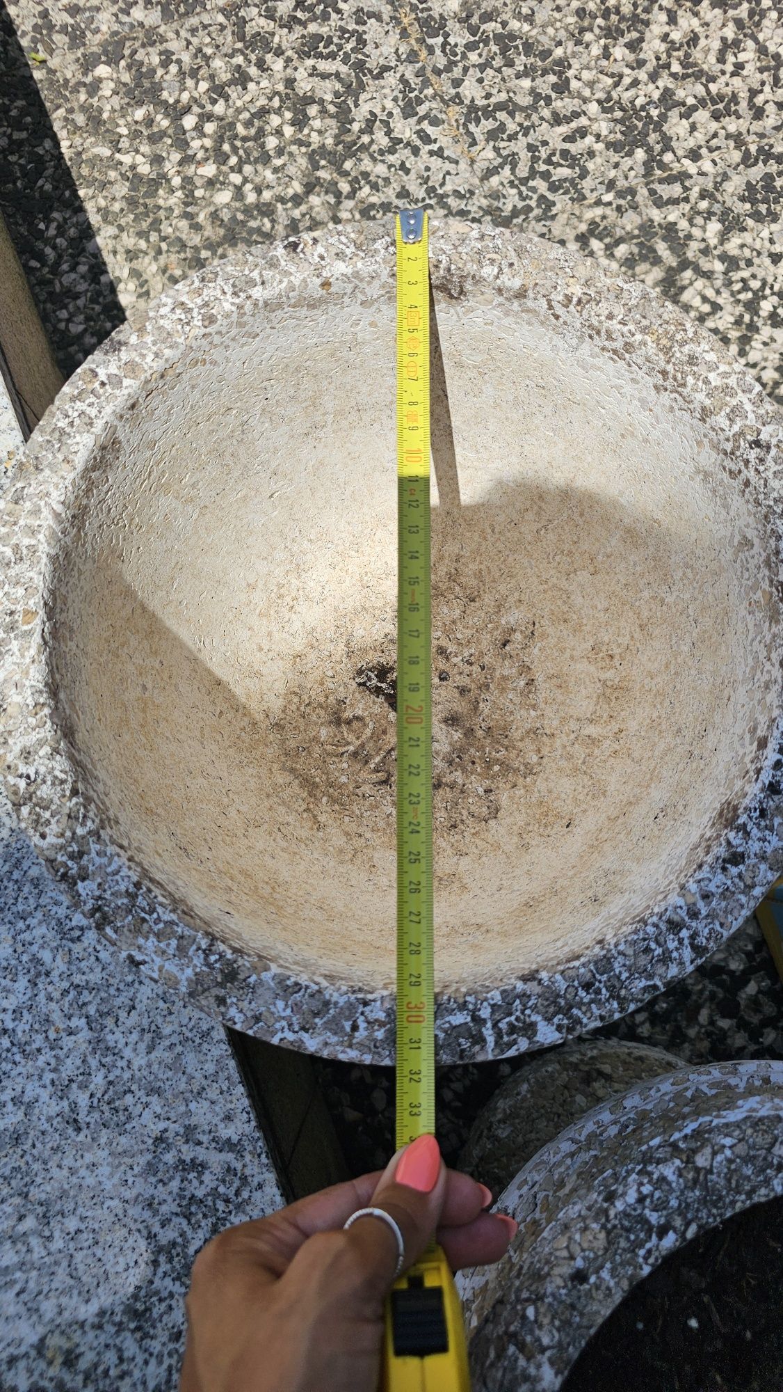 Vasos em pedra para jardim