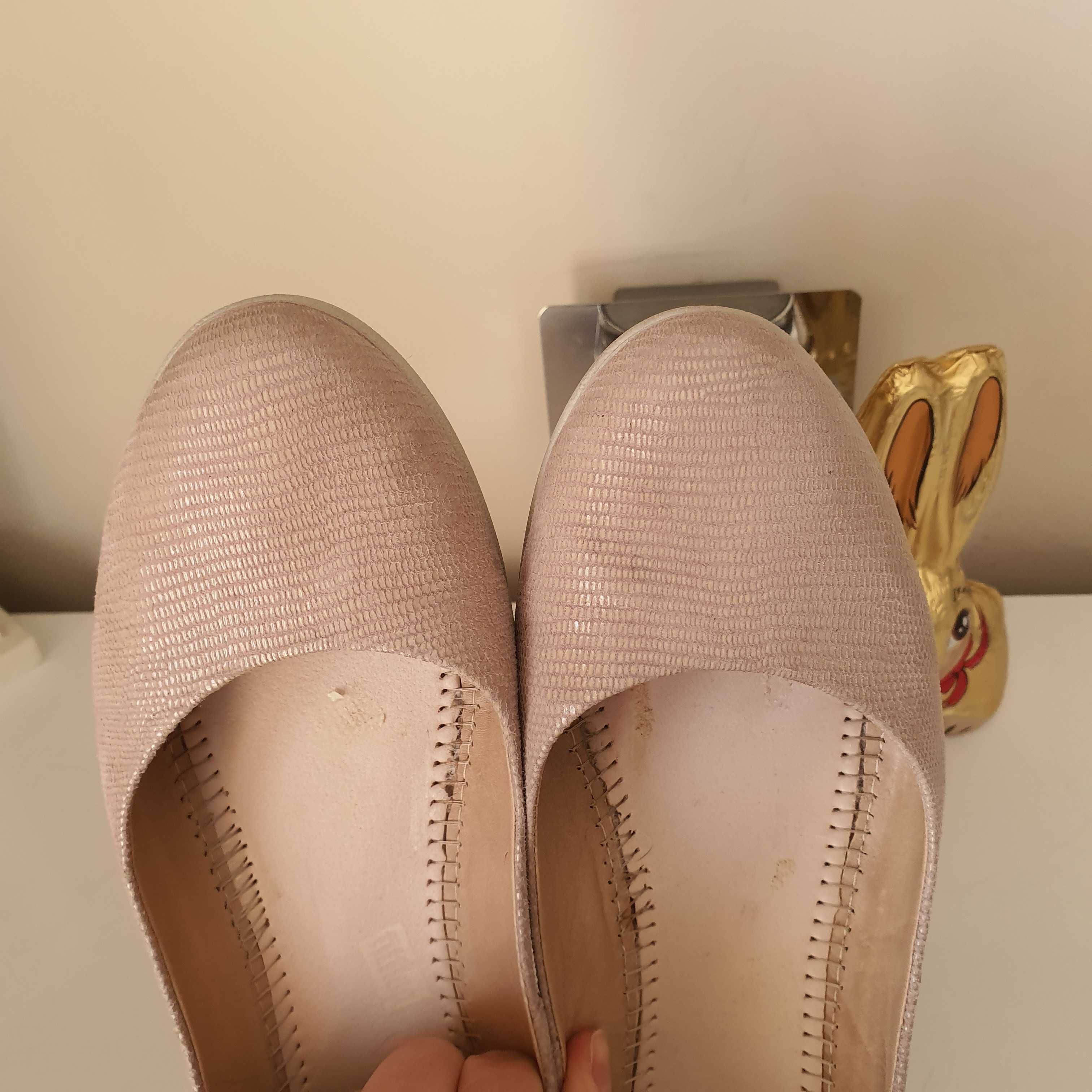 Buty baleriny damskie wsuwane Fitflop pudrowy róż 37, 5