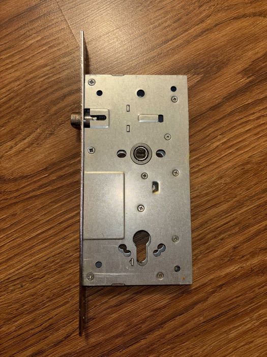 Замок основний циліндровий