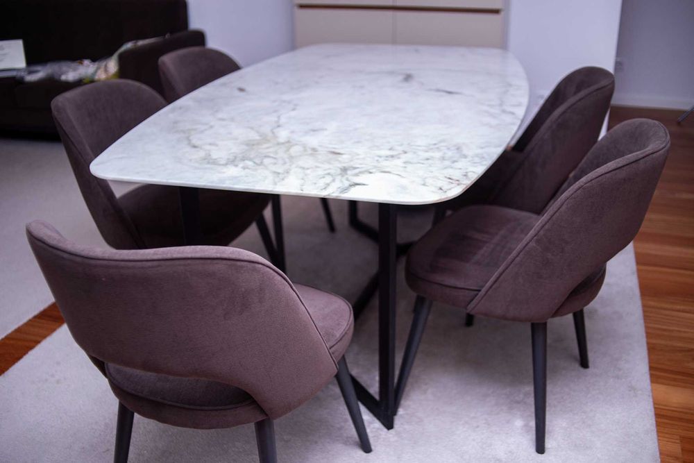 Mesa de Jantar com 6 Cadeiras - Material Premium