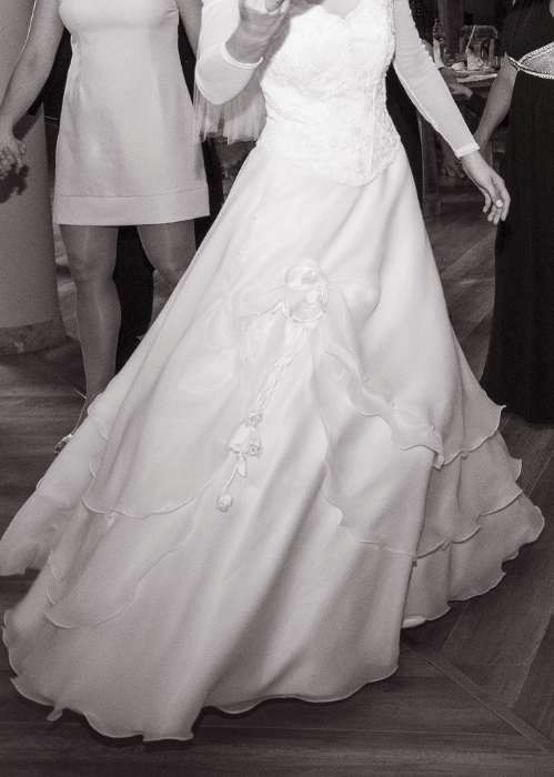 Suknia ślubna z regulowanym gorsetem