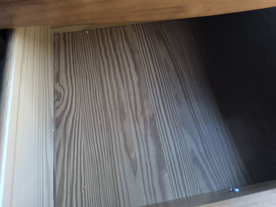 2 Mesas de cabeceira como novas em madeira maciça