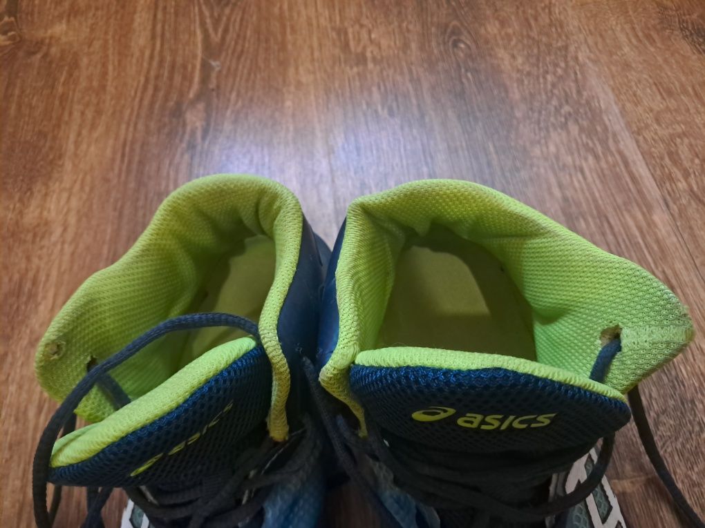 Волейбольные баскетбольные кроссовки asics