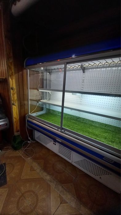 Холодильна вітрина- шкаф регал, торгове обладнання.