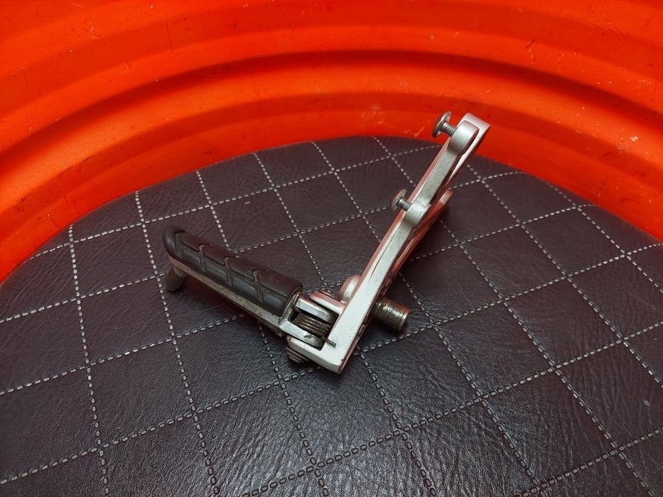 Set lewy Honda CBR 600 F4/F4i/Sport Podnóżek kierowcy mocowanie nóżka