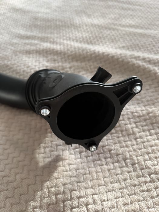 Патрубок BMW 13718601683 трубка інтеркуллера G01,F30.