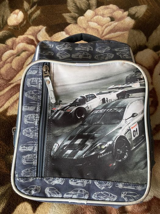 Продам шкільний портфель