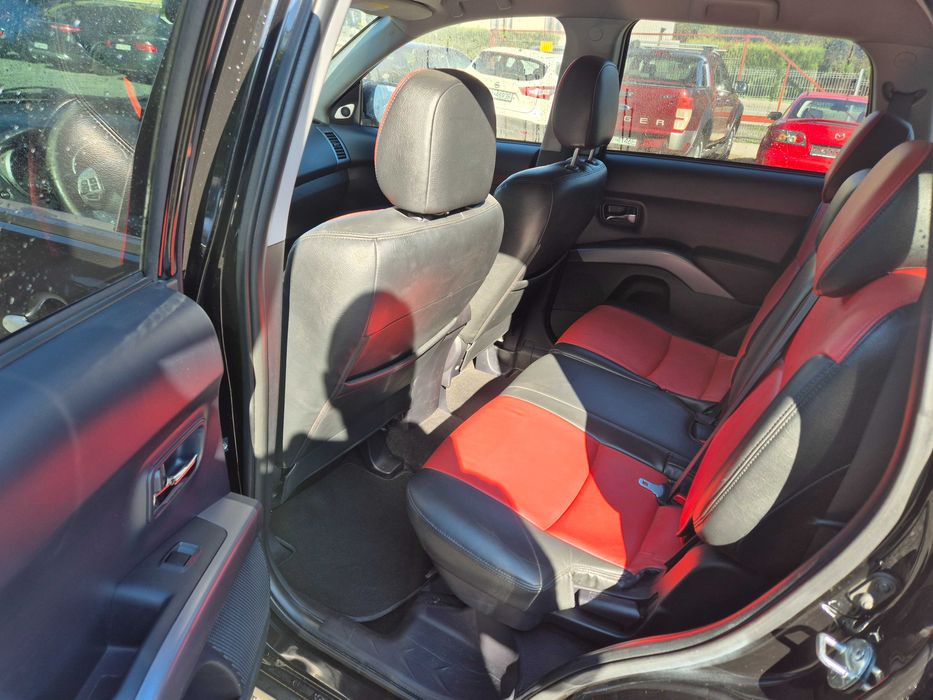 Mitsubishi Outlander 4x4 *2,2d 156KM * 183 tys km*7 osób * 6 biegów*