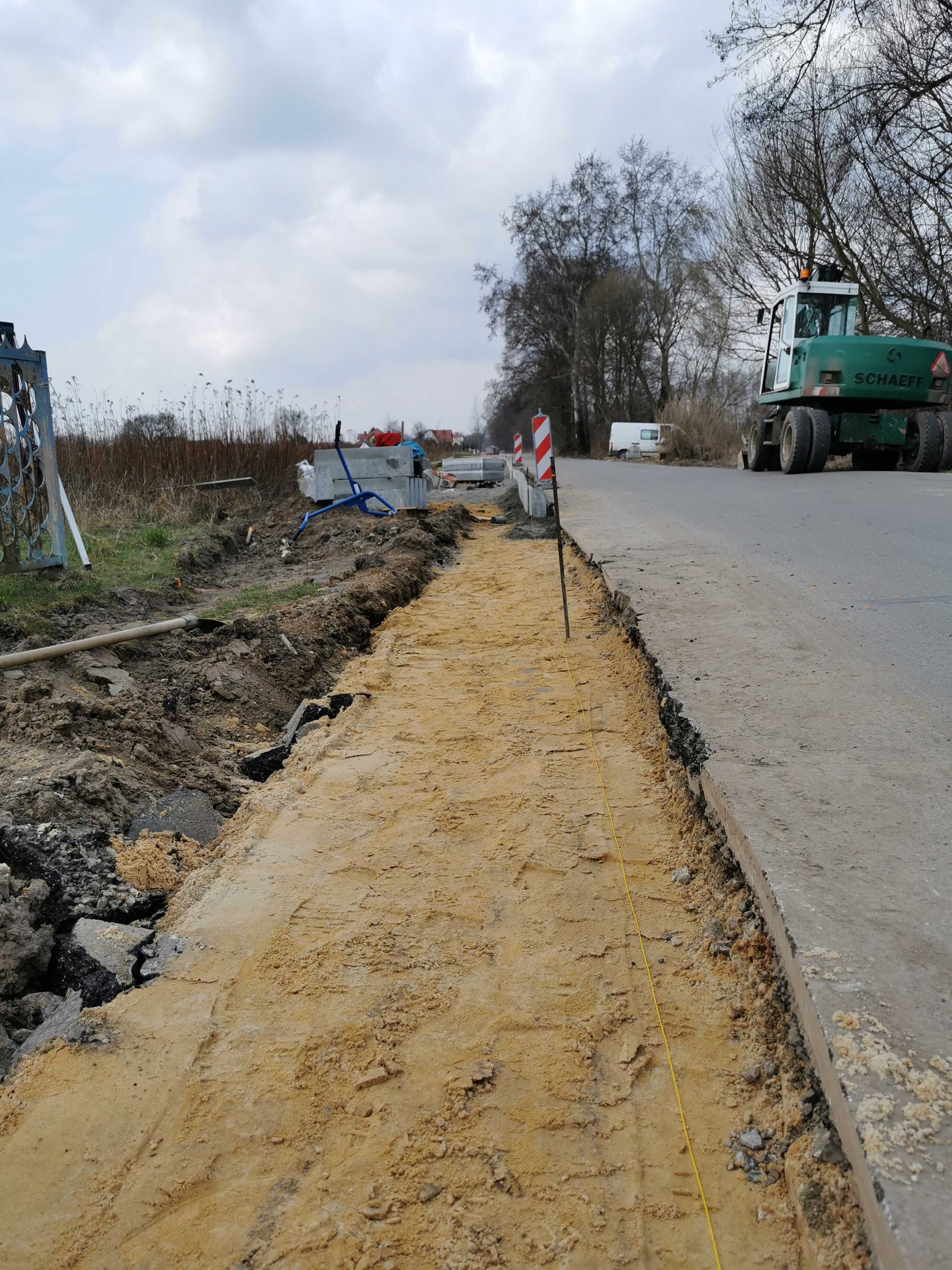 Roboty Ziemne, usługi koparką, rozbiòrki budowlane, przyłącza, zasypy.