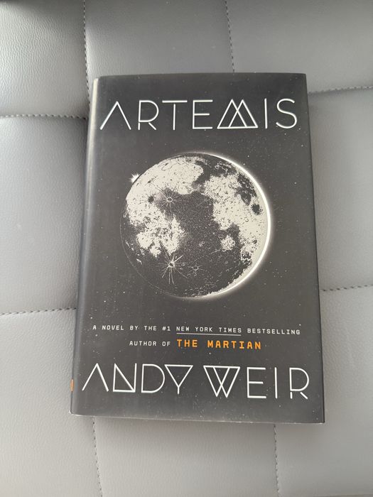 Ksiazka Andy Weir Artemis