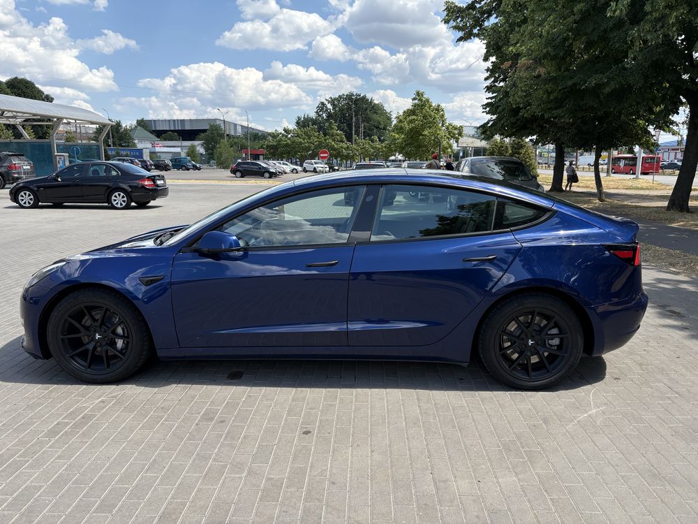 Tesla model 3 long range 82kwt 2022 рік
