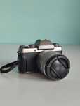 Fujifilm X-T100 z obiektywem