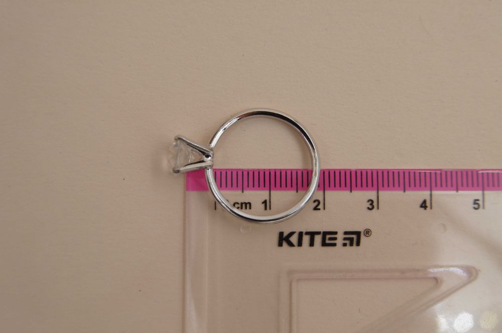 Каблучка вінтаж солітер uncas для заручин штучний діамант (cz)