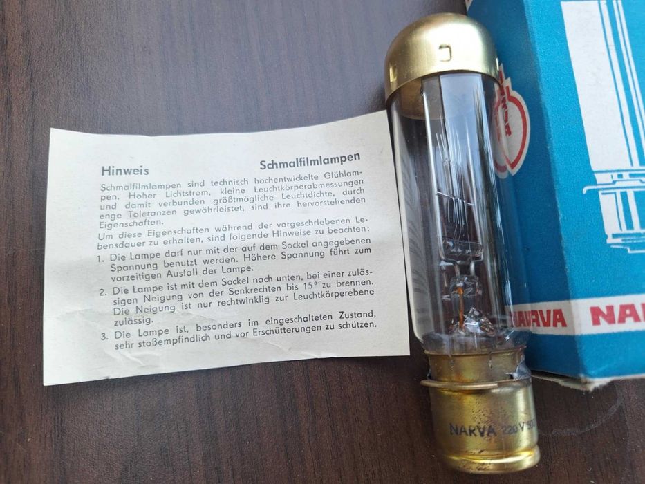 Żarówka NARVA 220 V 500 W do projektora.