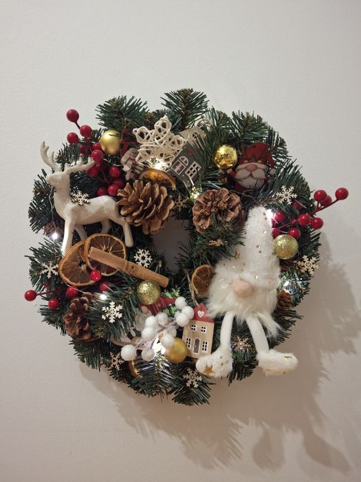 Wianek na drzwi swiateczny