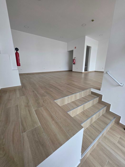 Arrenda-se espaço comercial/ escritórios - Barreiro