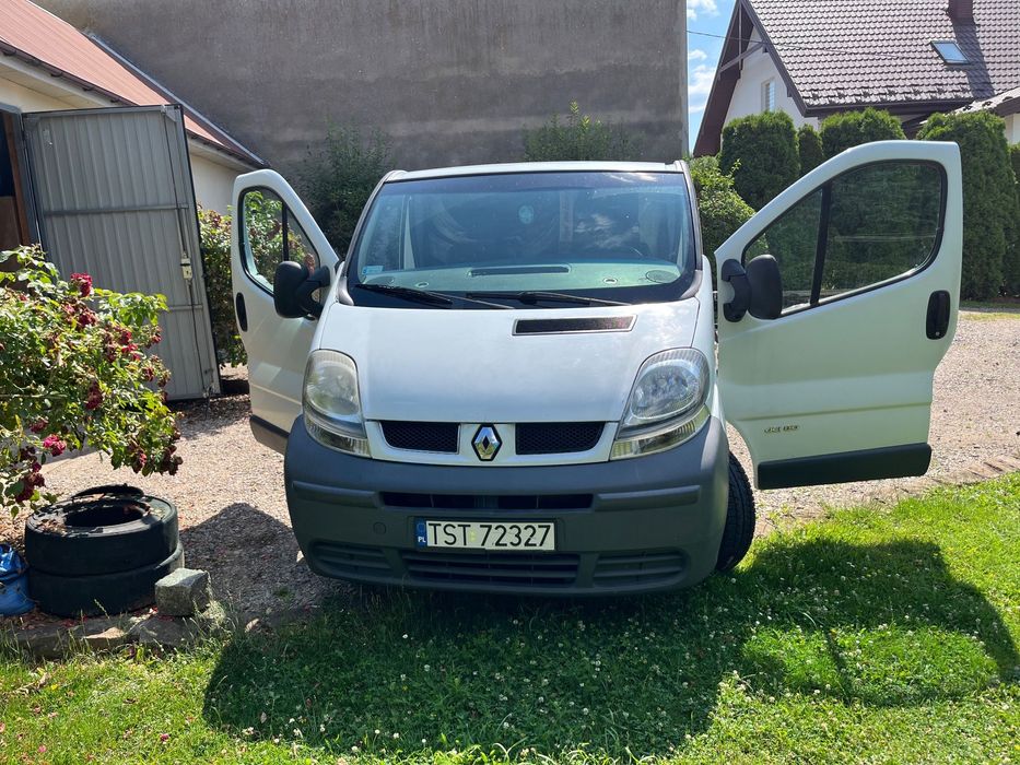 Renault Trafic L1H1  Renault Trafic – sprawny bus do pracy, przeprowadzek lub transportu