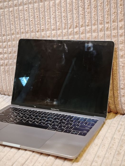 Продам MacBook Pro 2017 16/256 13.3' не вкл, без iCloud