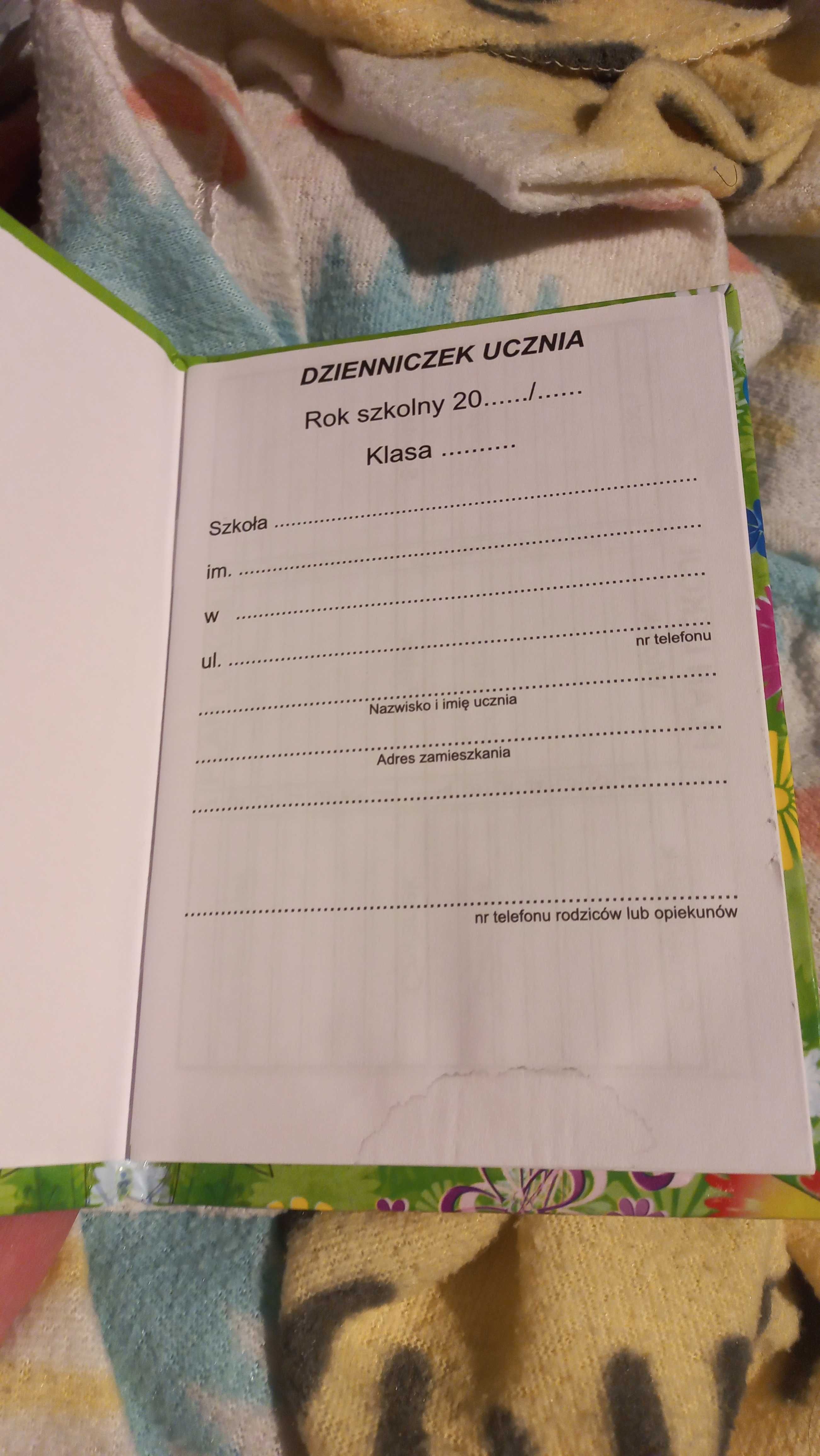 zielony dzienniczek ucznia z kotem przybory szkolne dla dzieci nowy