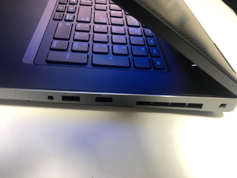 ТОП 17" IPS Dell Precision 7730 i7-8850H AMD 4GB / Quadro 6 - 16GB Win