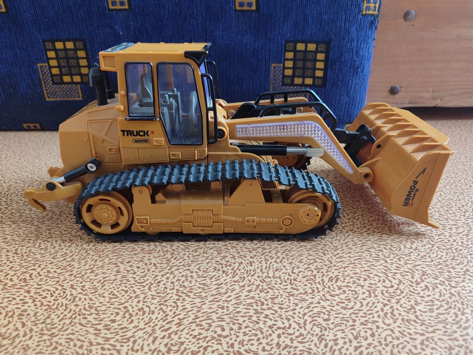 Экскаватор трактор на радиоуправлении Truck