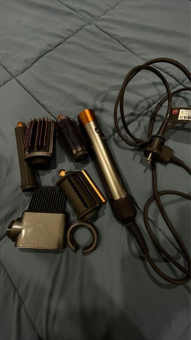 Secador Dyson c/ 5 escovas