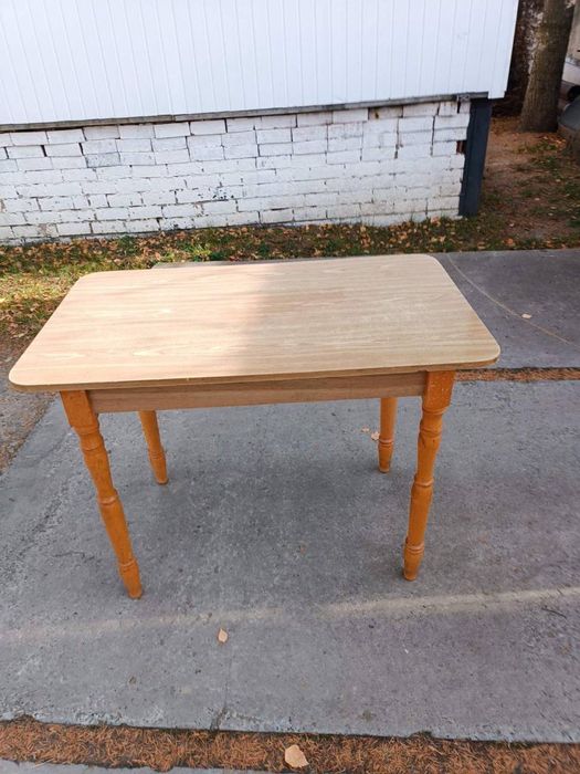 Кухонний стіл.  Б/у