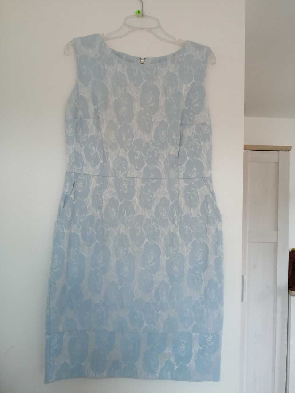 Błękitna ołówkowa sukienka 44