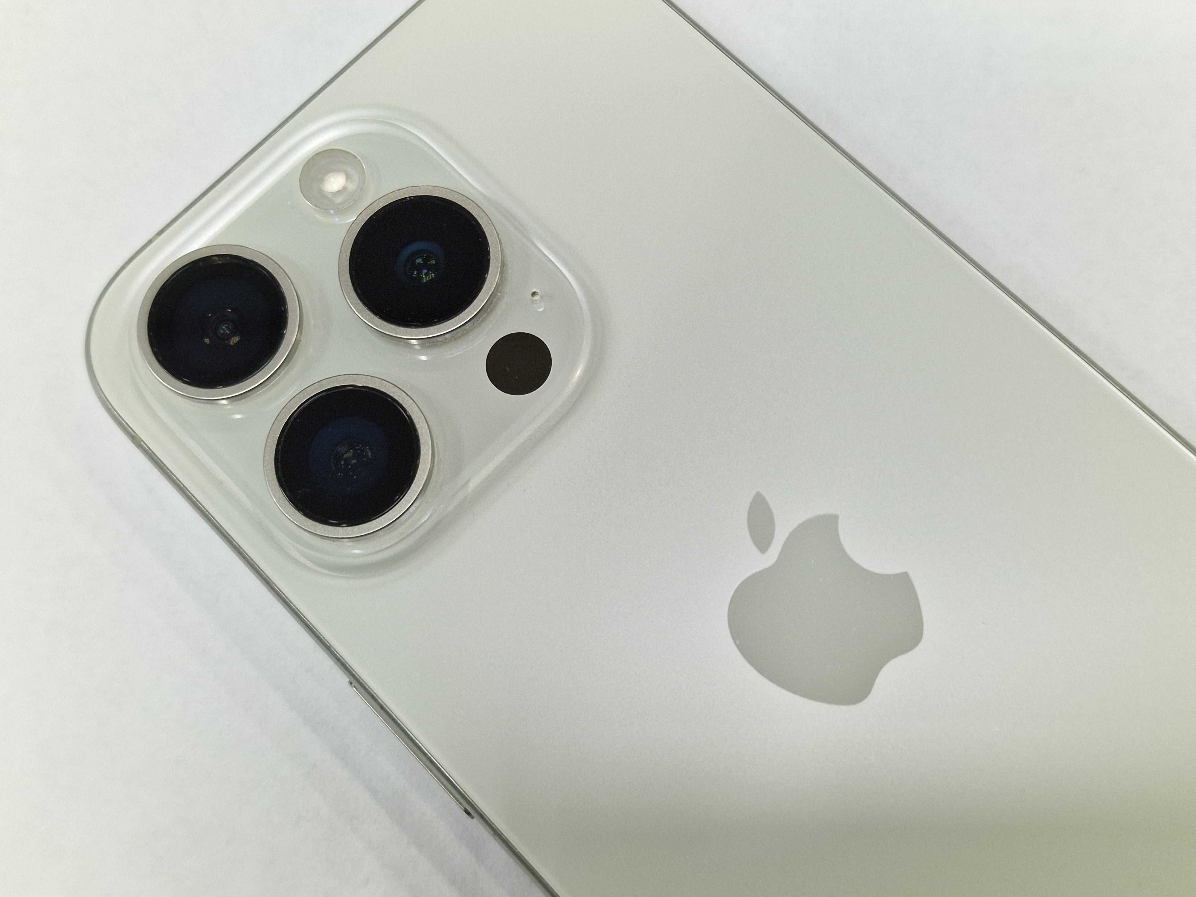 Iphone 15 PRO 128GB/ White Titanium/ 88%/ Grade A/ + ładowarka